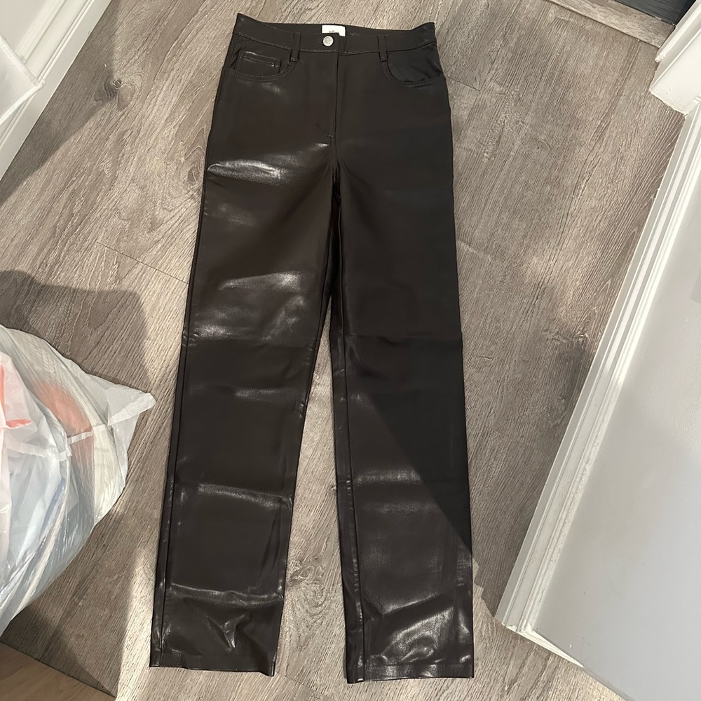 Aritzia Wilfred Melina leather pants size 2 worn once. Dark chocolate brown